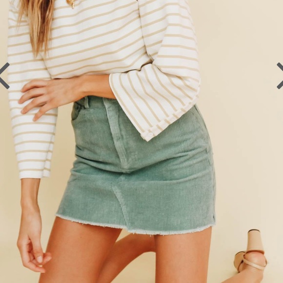 NWOT Mini Skirt - Picture 4 of 7